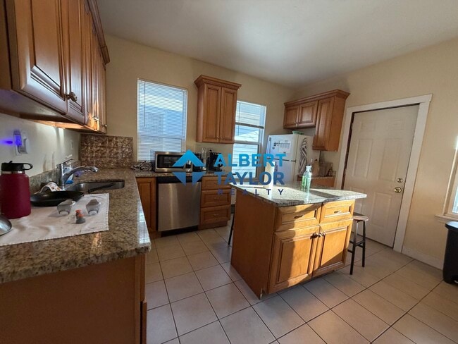 8 Eldora St, Unit 3 in Boston, MA - Foto de edificio - Building Photo