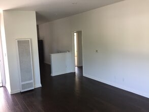 117 N Lucia Ave, Unit 2 in Redondo Beach, CA - Building Photo - Building Photo