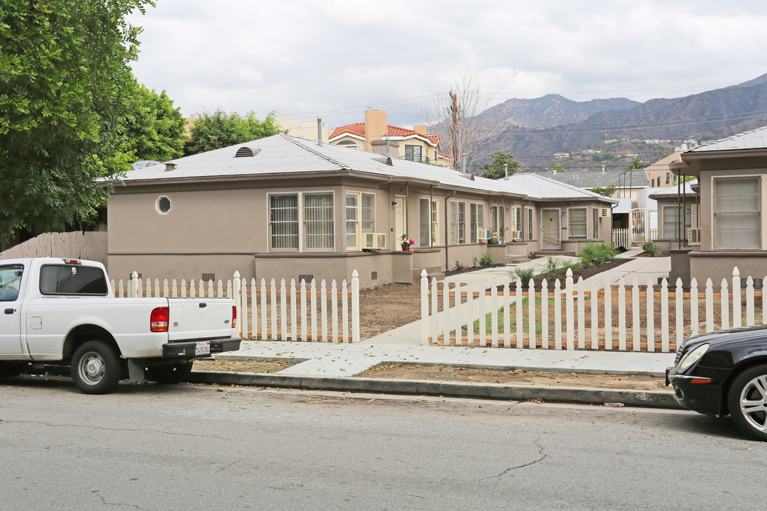 445 W Glenoaks Blvd in Glendale, CA - Building Photo