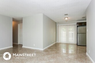 7715 Kimberly Blvd in North Lauderdale, FL - Foto de edificio - Building Photo