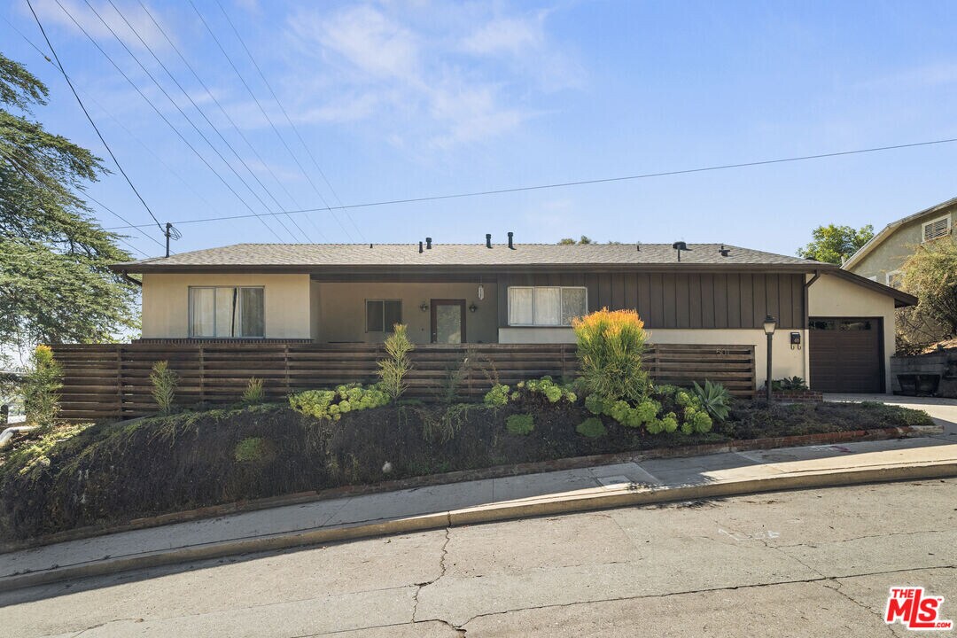 5010 Eaton St in Los Angeles, CA - Building Photo