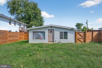2136 S Monroe St in Arlington, VA - Building Photo - Building Photo