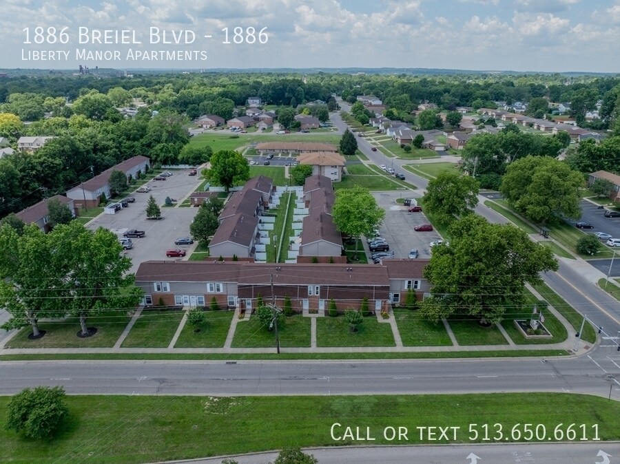 1886 S Breiel Blvd in Middletown, OH - Building Photo