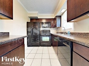 786 N Shore Dr in Crystal Lake, IL - Foto de edificio - Building Photo