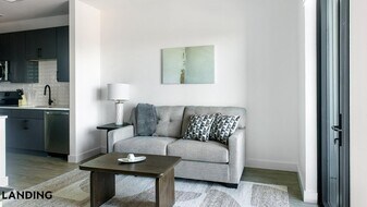 1007 S Mint St, Unit 816 in Charlotte, NC - Building Photo