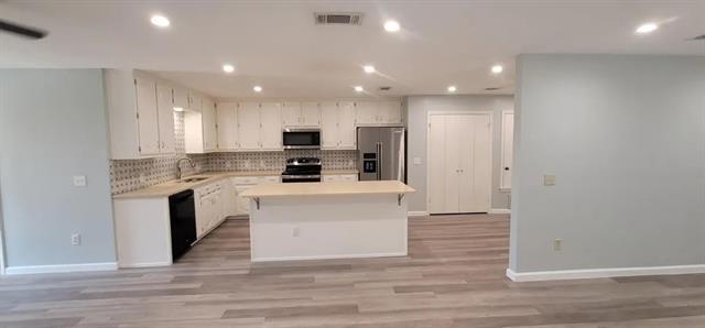 property at 1402 Country Ln