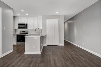 WaterFront Apartments in Virginia Beach, VA - Foto de edificio - Building Photo