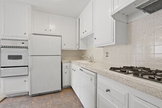 3735 Mentone Ave in Los Angeles, CA - Foto de edificio - Building Photo