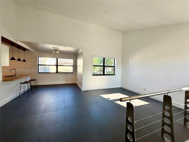 10231 Fontainebleau Blvd in Miami, FL - Building Photo - Building Photo