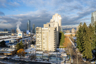 Bonsor Place in Burnaby, BC - Building Photo - Building Photo