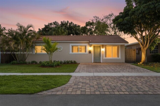 2410 Coolidge St in Hollywood, FL - Building Photo - Building Photo