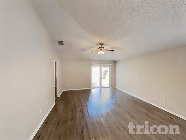 4432 Country Hills Blvd in Plant City, FL - Foto de edificio - Building Photo