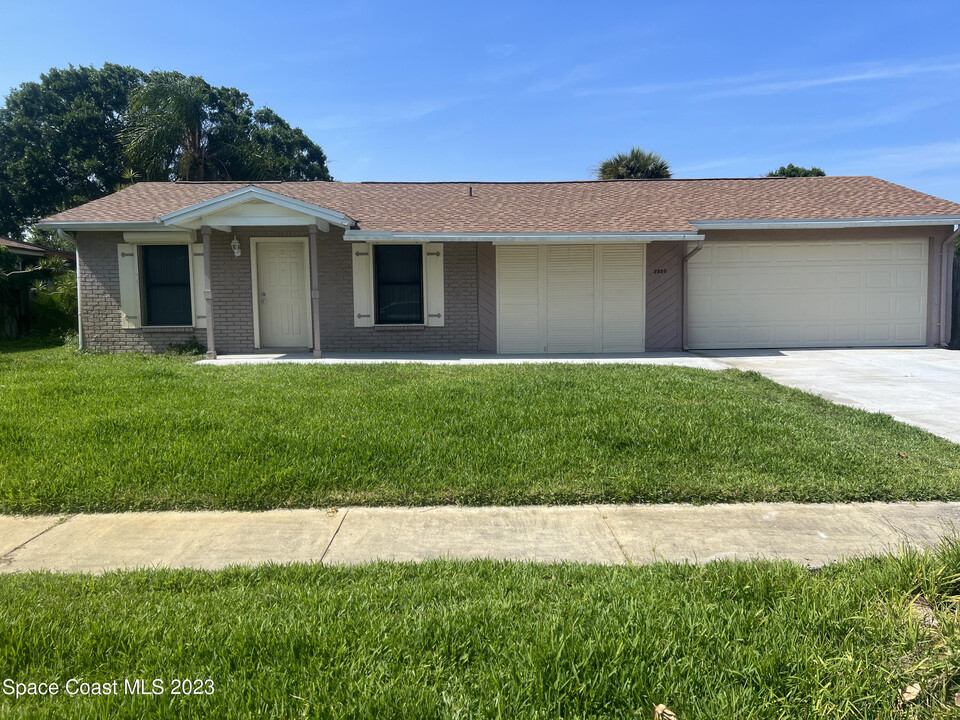 2880 Lancaster Rd in Melbourne, FL - Building Photo