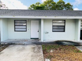 206 N 28th St in Fort Pierce, FL - Building Photo