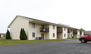 Sandusky Square Apartments in Findlay, OH - Building Photo - Building Photo