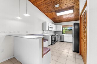 8131 SW 90th Ave in Miami, FL - Building Photo - Building Photo