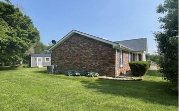121 Winding Way in Shelbyville, KY - Building Photo - Building Photo