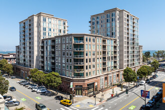 One Embarcadero Sth Concierge in San Francisco, CA - Building Photo - Building Photo