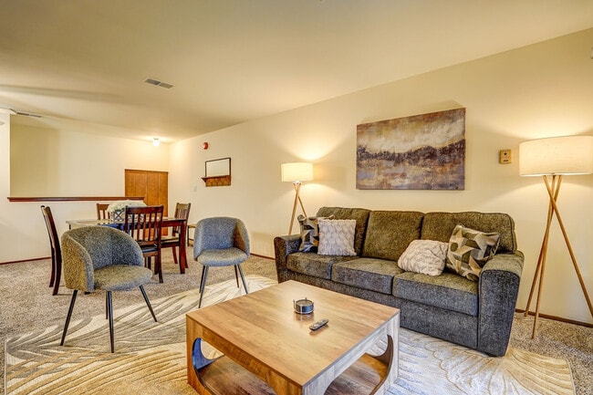 3914 S Tara Hill Dr in Greenfield, WI - Building Photo - Building Photo