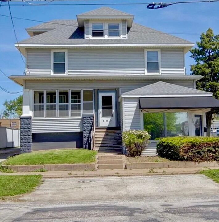 109 2nd Ave W, Unit 2 in Milan, IL - Building Photo