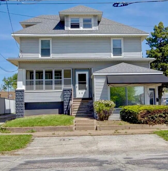 109 2nd Ave W, Unit 2