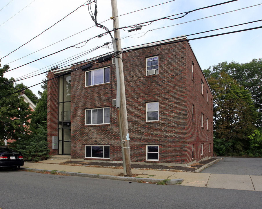 77 Crescent St in Waltham, MA - Foto de edificio