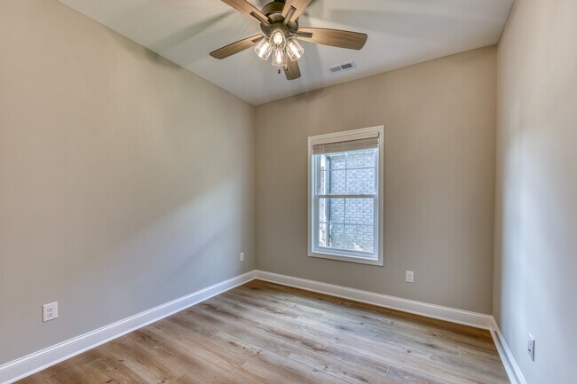 325 Monroe Dr in Bristol, TN - Building Photo - Building Photo