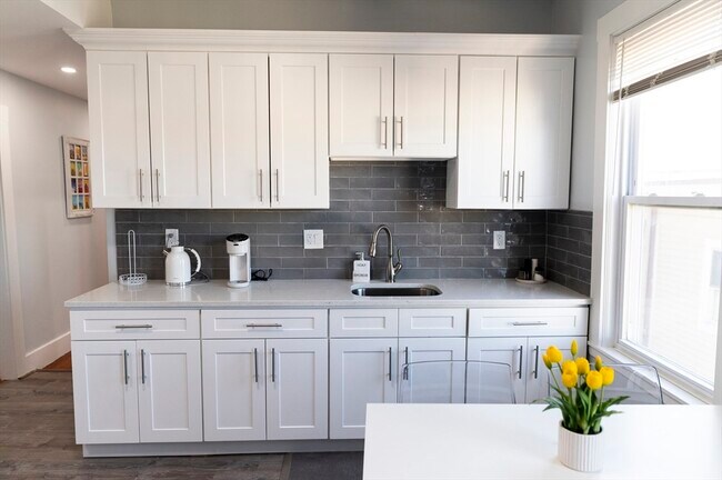 123 Howland St, Unit 2 in Boston, MA - Building Photo - Building Photo