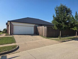 8541 Rainy Lake Dr in Fort Worth, TX - Building Photo