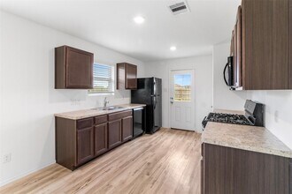 8706 Wooster Trails Dr in Baytown, TX - Building Photo - Building Photo