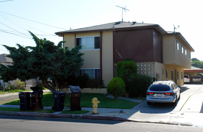 11860 Truro Ave in Hawthorne, CA - Building Photo - Building Photo