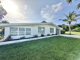 27304 Buccaneer Dr in Bonita Springs, FL - Building Photo