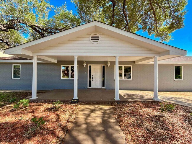 405 Westmont Dr in Laredo, TX - Building Photo - Building Photo