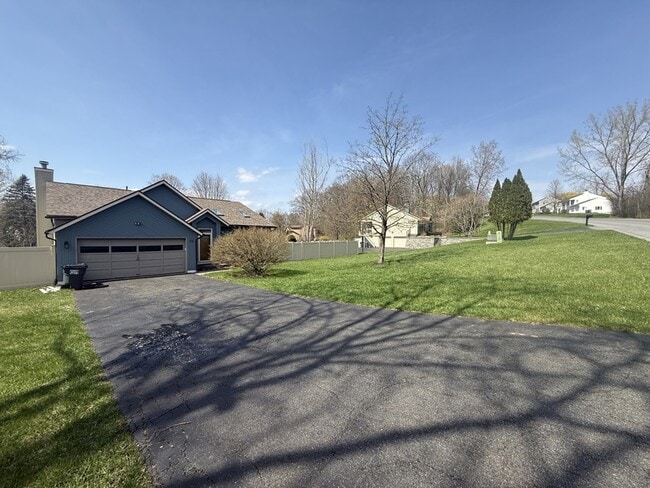 23 Mallards Landing S in Waterford, NY - Foto de edificio - Building Photo