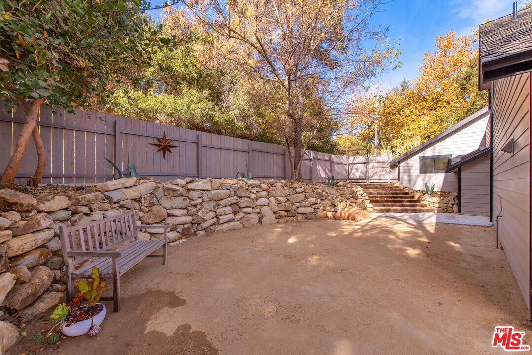 1372 Old Topanga Canyon Rd in Topanga, CA - Foto de edificio