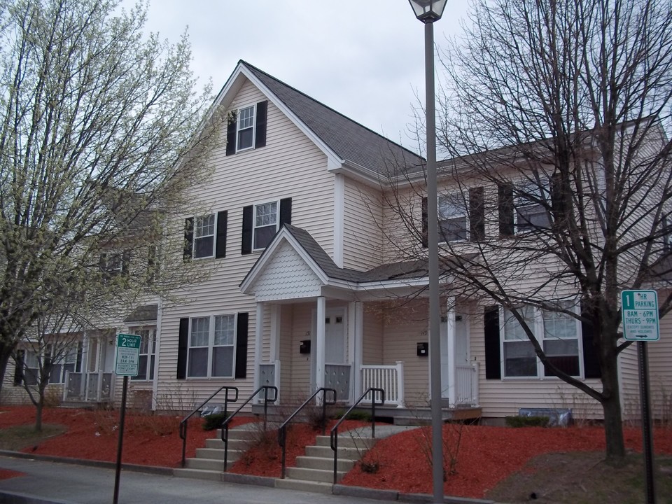 149 Cedar St in Manchester, NH - Foto de edificio