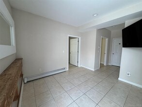 25 Gardners Ln in Hampton Bays, NY - Building Photo - Building Photo