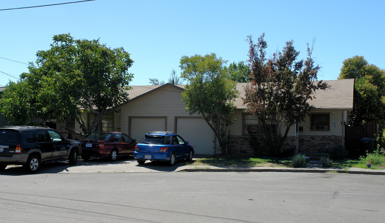 1547 Shepard Ct in Santa Rosa, CA - Foto de edificio