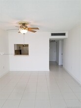 20100 W Country Club Dr in Aventura, FL - Foto de edificio - Building Photo