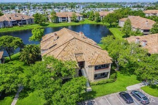 10263 Gandy Blvd N in St. Petersburg, FL - Building Photo