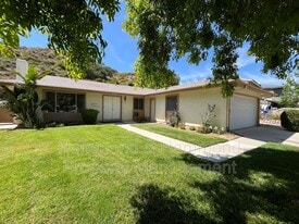 29421 Abelia Rd in Santa Clarita, CA - Building Photo