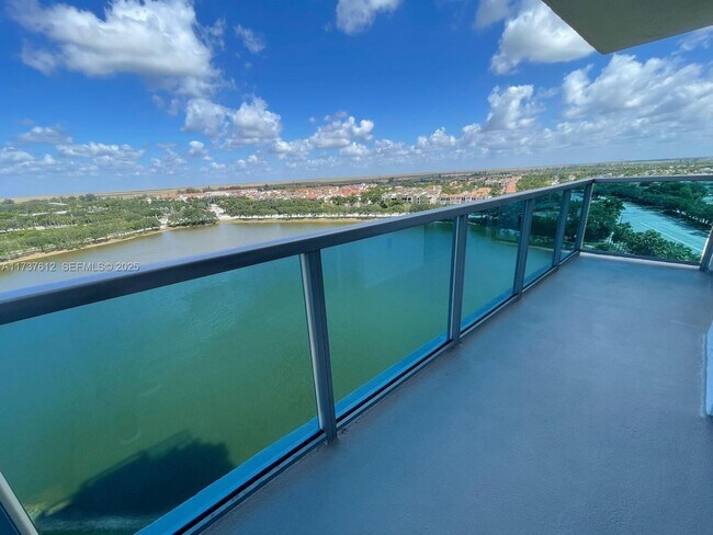 2641 N Flamingo Rd in Sunrise, FL - Building Photo - Building Photo