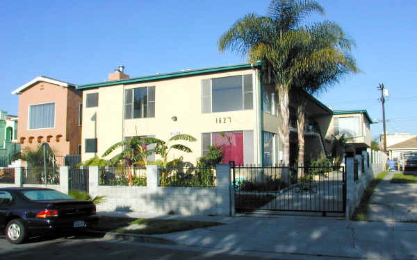 1627 S Highland Ave in Los Angeles, CA - Building Photo