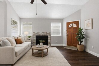 8518 Pool Creek Dr in Houston, TX - Building Photo - Building Photo