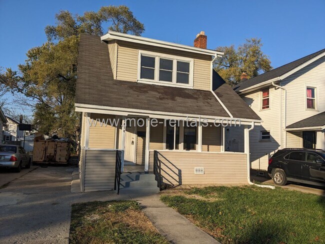 property at 1414 E Blake Ave