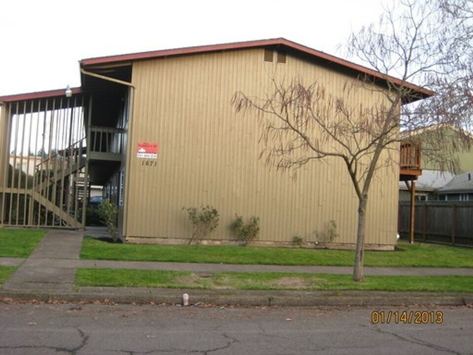 1671 Ferry St in Eugene, OR - Building Photo