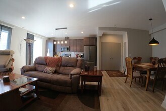 717 Rogers St, Unit 3C in Downers Grove, IL - Building Photo - Building Photo