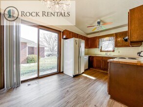 506 W 36th Ave in Hutchinson, KS - Building Photo - Building Photo