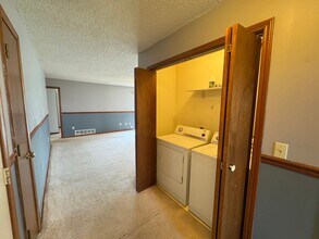 1006 Foxridge Dr in Warrensburg, MO - Building Photo - Building Photo