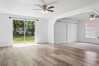 9007 Tree Valley Cir in Tampa, FL - Building Photo - Building Photo